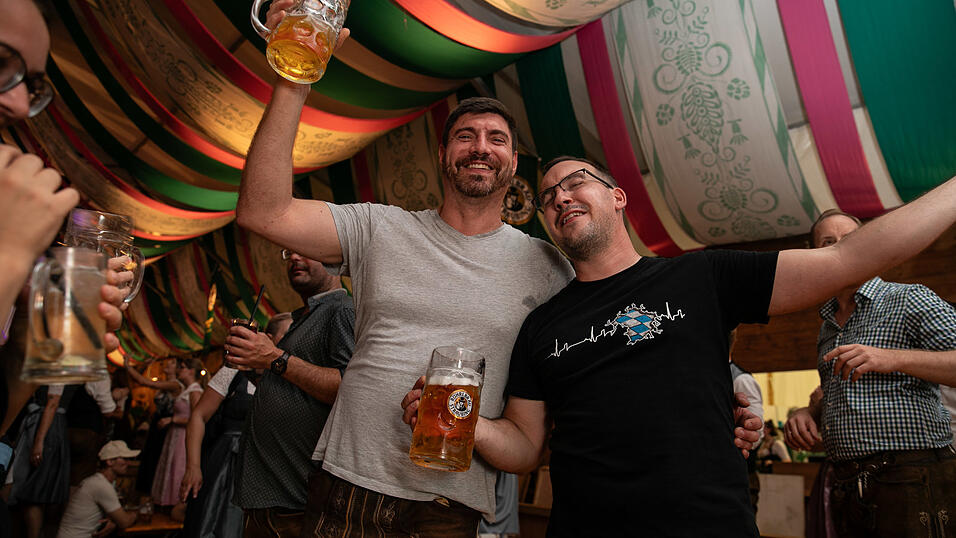 Die Partybilder vom Donnerstag, 14. August, aus dem Festzelt Weckmann. Die Partybilder vom Donnerstag, 14. August, aus dem Festzelt Weckmann.