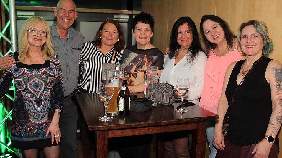 Die G&auml;ste feierten in der Eskara ausgelassen.