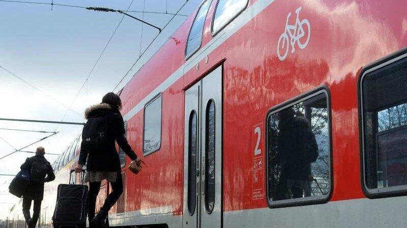 Wegen einer technischen Störung kommt es zu Beeinträchtigungen auf der Strecke von Plattling nach Passau (Symbolbild). Wegen einer technischen Störung kommt es zu Beeinträchtigungen auf der Strecke von Plattling nach Passau (Symbolbild).