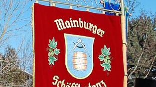 Die Standarte der Schäfflertanzabteilung des TSV Mainburg unter dem strahlend blauen Firmament: Bald gibt es ein Wiedersehen mit den „Rotjacken“. Die Standarte der Schäfflertanzabteilung des TSV Mainburg unter dem strahlend blauen Firmament: Bald gibt es ein Wiedersehen mit den „Rotjacken“.