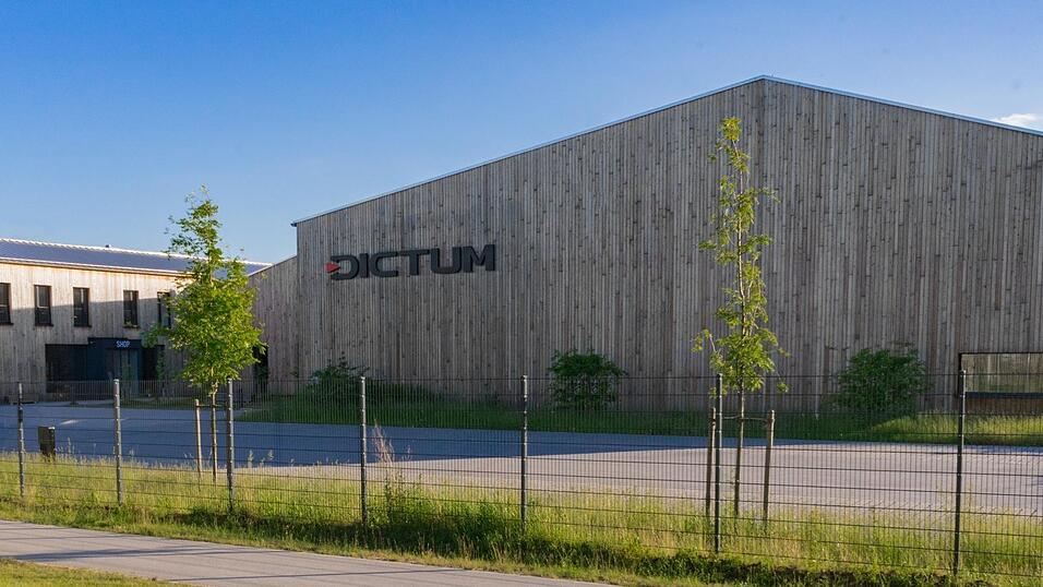 Ein Investor hat die zentralen Geschäftsbereiche der Firma Dictum Toolworks übernommen. Ein Investor hat die zentralen Geschäftsbereiche der Firma Dictum Toolworks übernommen.