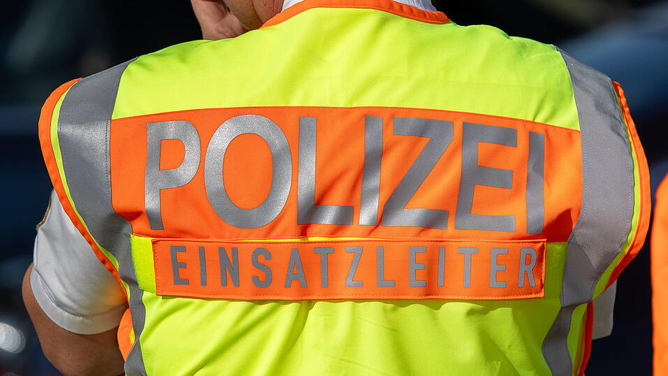 Wegen einer zunächst unklaren Sachlage nach einer Streitigkeit in der Seilerbrücklstraße rückte die Polizei mit einem Großaufgebot an. Wegen einer zunächst unklaren Sachlage nach einer Streitigkeit in der Seilerbrücklstraße rückte die Polizei mit einem Großaufgebot an.