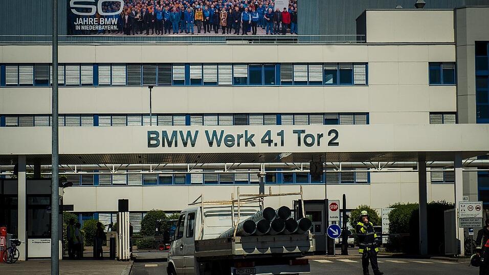 Im BMW-Werk in Ergolding ist am Freitagvormittag ein Brand ausgebrochen.