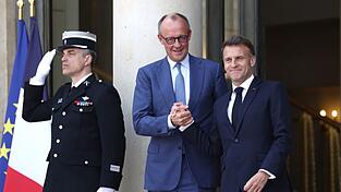 Bundeskanzler Merz nahm in der franz&ouml;sischen Hauptstadt an den Beratungen &uuml;ber eine Sicherung der Stra&szlig;e von Hormus teil.