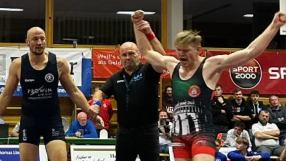 Der Willmeringer Andreas Rauscher (rechts) ringt mittlerweile beim ATSV Kelheim.