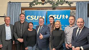 Von links nach rechts: Zweiter Bürgermeister Claus Schorn, Ortsvorsitzender Karl-Josef Wenninger, Marktgemeinderätin Manuela Taglinger, Bürgermeister Dieter Neubauer, Marktgemeinderätin Christina Heckinger-Raßhofer, Katharina Reiter, Ortsvorsitzender Andreas Kölnberger sowie Kreisvorsitzender und Bundestagsabgeordneter Florian Oßner.