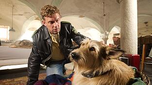Franz Eberhofer (Sebastian Bezzel) hat Kummer: Seinem Hund Ludwig geht es nicht gut. Franz Eberhofer (Sebastian Bezzel) hat Kummer: Seinem Hund Ludwig geht es nicht gut.