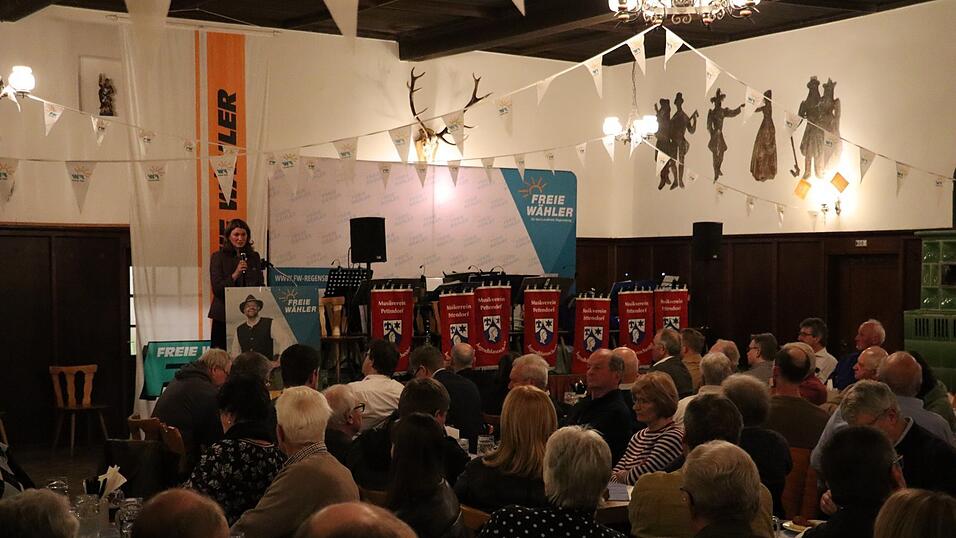 Gut eine Stunde sprach Landr&auml;tin und Bezirksvorsitzende Tanja Schweiger beim Politischen Aschermittwoch der Freien W&auml;hler - und kritisierte unter anderem den politischen Diskurs.