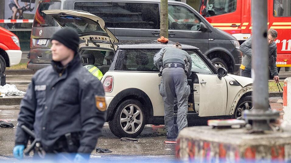 Laut Polizei wurden viele Menschen verletzt. Laut Polizei wurden viele Menschen verletzt.