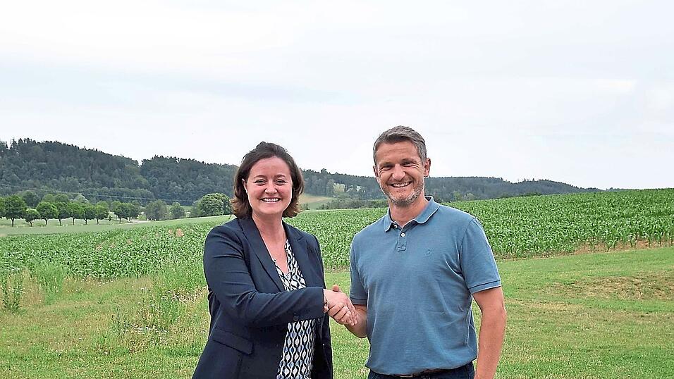 Die neuen Chefs im Schulverband Kronwinkl: Vorsitzender Max Kofler (r.) und die neue stellvertretende Vorsitzende Sigrid Maier. Die neuen Chefs im Schulverband Kronwinkl: Vorsitzender Max Kofler (r.) und die neue stellvertretende Vorsitzende Sigrid Maier.