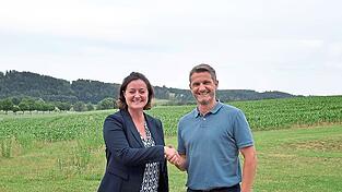 Die neuen Chefs im Schulverband Kronwinkl: Vorsitzender Max Kofler (r.) und die neue stellvertretende Vorsitzende Sigrid Maier. Die neuen Chefs im Schulverband Kronwinkl: Vorsitzender Max Kofler (r.) und die neue stellvertretende Vorsitzende Sigrid Maier.