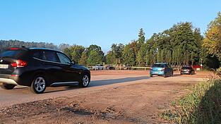Der P10, wo einst der Eingang zur Landesgartenschau war, gehört zu den beliebteren Elterntaxi-Haltestellen. Der P10, wo einst der Eingang zur Landesgartenschau war, gehört zu den beliebteren Elterntaxi-Haltestellen.