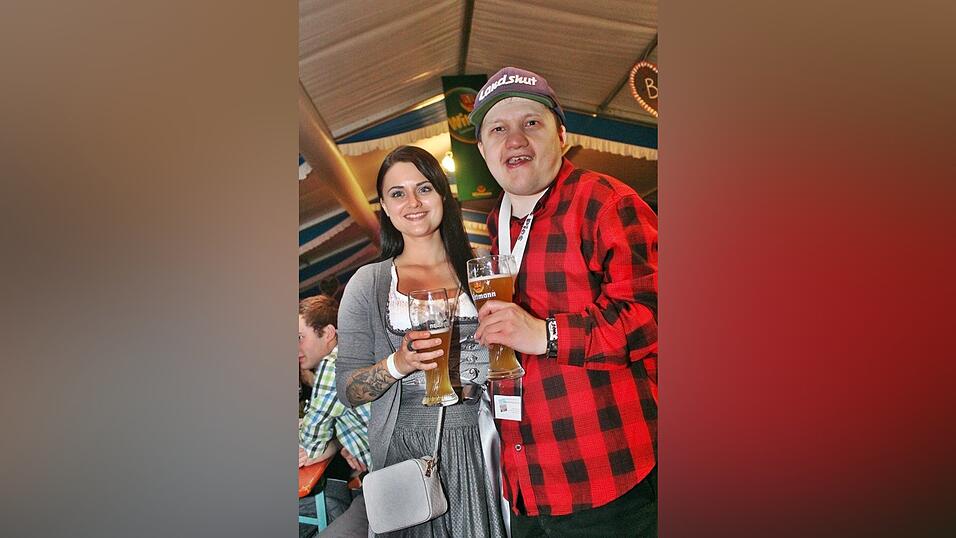 Die besten Bilder vom Wein- und Wei&szlig;bierfest des Burschenvereins Arth und der M&auml;dchengruppe.
