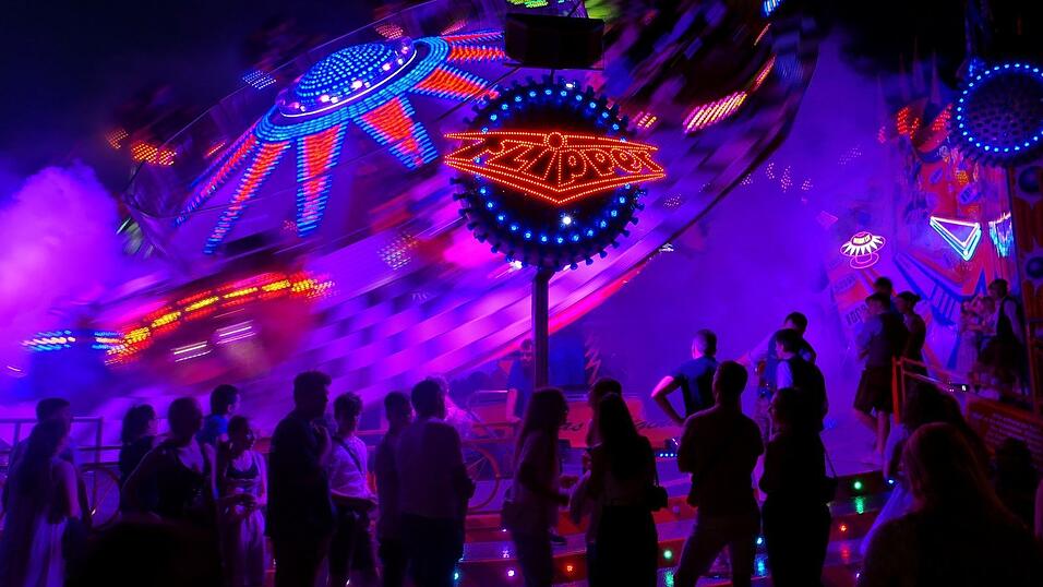 Das macht Volksfest aus: Für einige Stunden alles auszublenden. Das macht Volksfest aus: Für einige Stunden alles auszublenden.