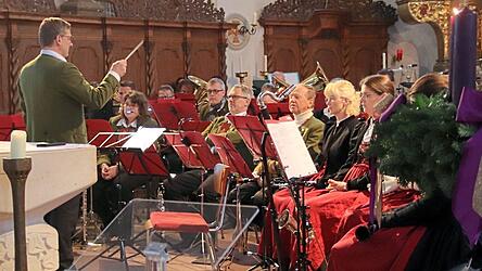 Bot ein eindrucksvolles musikalisches Erlebnis: Das Further Blasorchester unter der Leitung von Adolf Altmann.