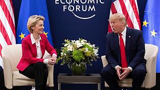 Haben zum Zollstreit telefoniert: EU-Kommissionspräsidentin von der Leyen und US-Präsident Donald Trump. (Archivbild)