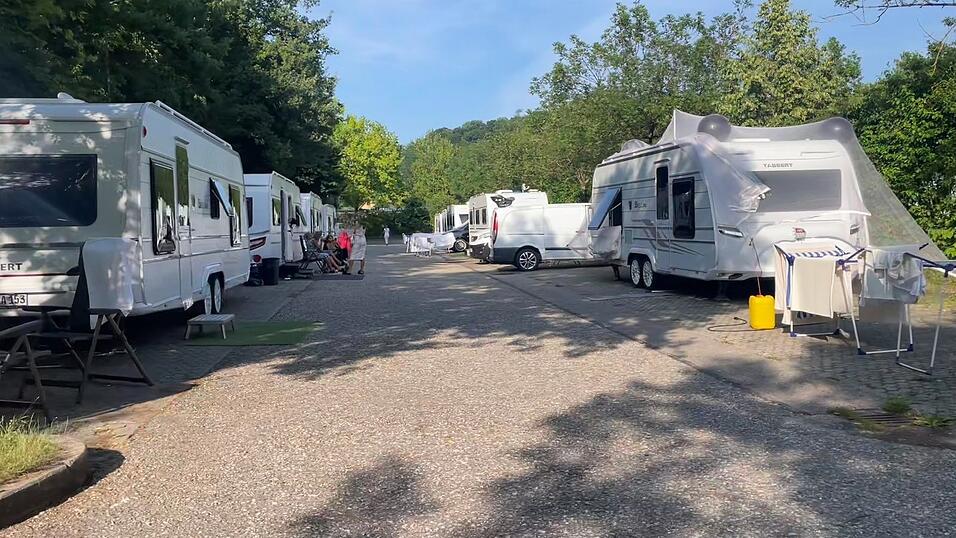 Leben auf dem Parkplatz: In den Pfingstferien waren wieder umherziehende Reisende aus Frankreich zu Besuch in Landshut.