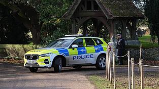 Die Polizei f&uuml;hrt ihre Ermittlungen gegen Andrew fort.