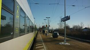 Der Bahnsteig in Radldorf ist zu niedrig - noch.