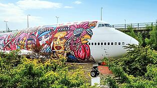 Ungewöhnlicher Blickfang: eine zum Kunstwerk stilisierte Boeing 747 in Amsterdam Ungewöhnlicher Blickfang: eine zum Kunstwerk stilisierte Boeing 747 in Amsterdam