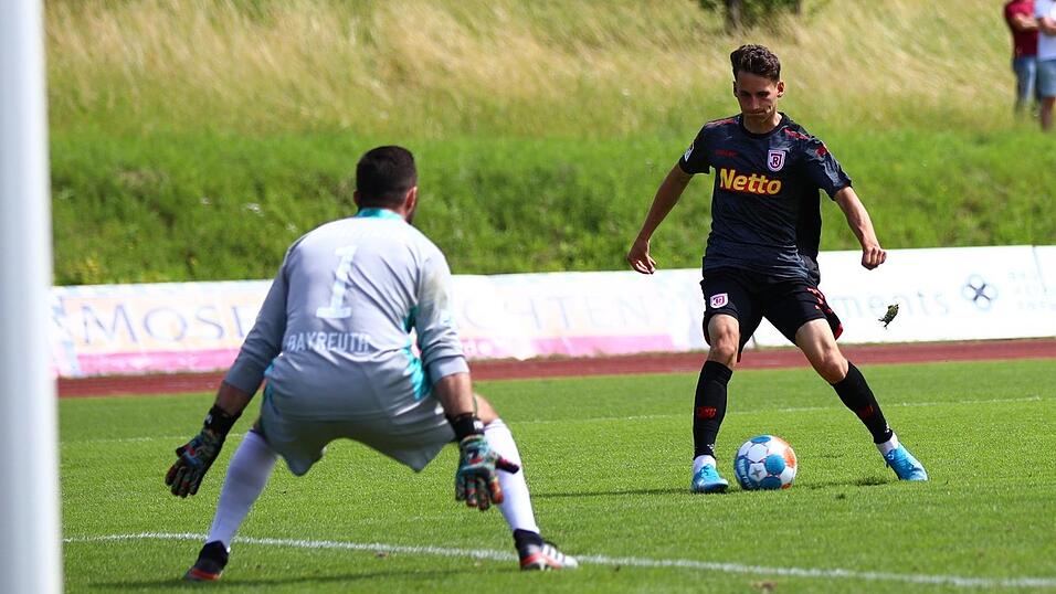 Der SSV Jahn Regensburg hat am Samstagnachmittag 4:0 gegen die SpVgg Bayreuth gewonnen.