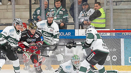 Allein unter Schwaben: EVL-Goldhelm Tor Immo schenkte dem Ex-Landshuter Olafr Schmidt im Steelers-Kasten bereits in der 9. Spielminute das 2:0 ein. Für Zählbares reichte es dennoch nicht. Allein unter Schwaben: EVL-Goldhelm Tor Immo schenkte dem Ex-Landshuter Olafr Schmidt im Steelers-Kasten bereits in der 9. Spielminute das 2:0 ein. Für Zählbares reichte es dennoch nicht.