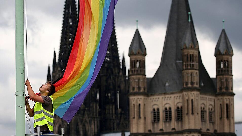 Segensfeiern für homosexuelle Paare sind in der katholischen Kirche umstritten. (Archivbild) Segensfeiern für homosexuelle Paare sind in der katholischen Kirche umstritten. (Archivbild)