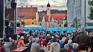 Drei Tage lang herrscht am Bismarckplatz Festbetrieb. Drei Tage lang herrscht am Bismarckplatz Festbetrieb.