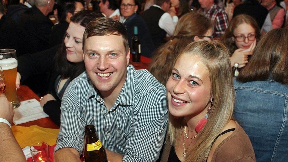 Die besten Bilder vom Wein- und Wei&szlig;bierfest des Burschenvereins Arth und der M&auml;dchengruppe.