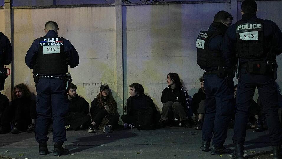 Dutzende Menschen wurden in Paris festgenommen.