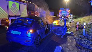 Zwei Personen wurden leicht verletzt ins Krankenhaus gebracht.