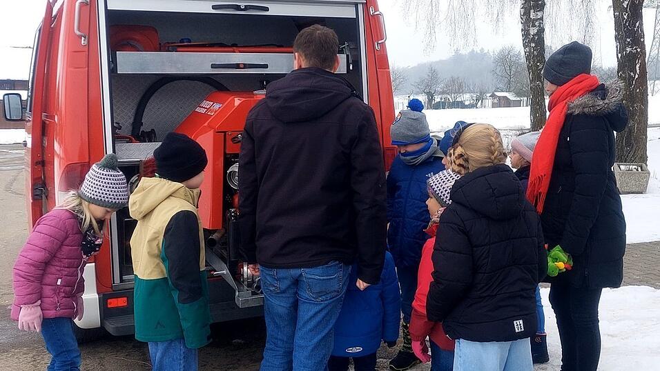 Das Feuerwehrauto ist Thema der nächsten Gruppenstunde. Das Feuerwehrauto ist Thema der nächsten Gruppenstunde.