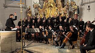 Kirchenchor St. Augustinus, Capella Augustina, Mitglieder der Pilsner Philharmoniker und regionale Musiker unter der Leitung von Alexander Feih gaben ein beeindruckendes Konzert. Kirchenchor St. Augustinus, Capella Augustina, Mitglieder der Pilsner Philharmoniker und regionale Musiker unter der Leitung von Alexander Feih gaben ein beeindruckendes Konzert.