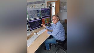Christian Kronfeldner ist Diplom-Meteorologe und arbeitet seit 1992 beim Deutschen Wetterdienst (DWD). Christian Kronfeldner ist Diplom-Meteorologe und arbeitet seit 1992 beim Deutschen Wetterdienst (DWD).