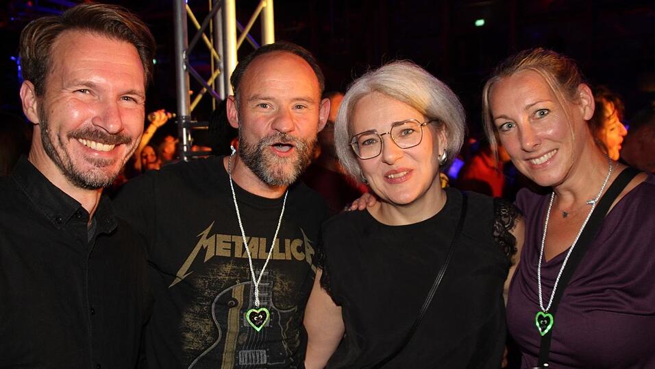 Mit Musik, Getränken und guter Gesellschaft war es ein Mal mehr ein unvergesslicher Eskara-Abend. Mit Musik, Getränken und guter Gesellschaft war es ein Mal mehr ein unvergesslicher Eskara-Abend.