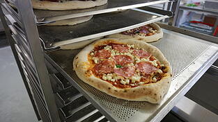 So sehen die Freda-Pizzen aus, bevor sie in den Schockfroster wandern.