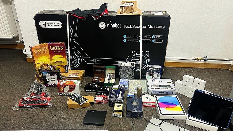 Elektronikgeräte, Bekleidung und Spiele hat die Polizei sichergestellt. Elektronikgeräte, Bekleidung und Spiele hat die Polizei sichergestellt.