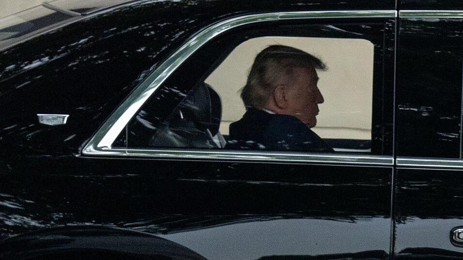 Trump stellte sich gegen Amtsinhaber Cornyn. Trump stellte sich gegen Amtsinhaber Cornyn.