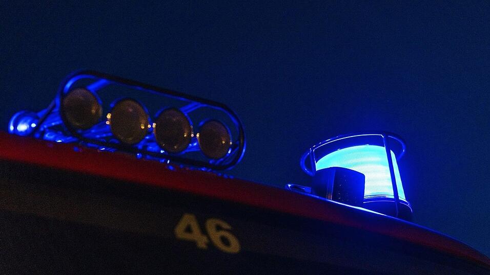 Die Feuerwehr l&ouml;schte den Brand und bel&uuml;ftete das Geb&auml;ude. (Symbolbild)