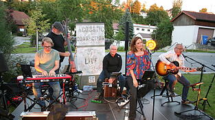 Die Acoustic Connection um Steffi Niefanger überzeugte mit Qualität und ihrem breiten Repertoire die Zuhörer.