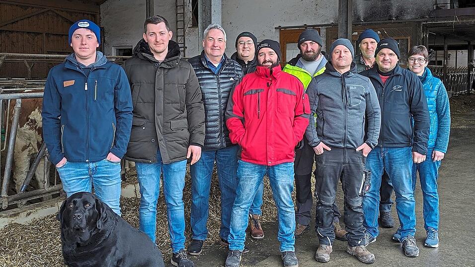 Gelassen ist hier nur Gustl: Bei den Organisatoren der Bauernproteste in der Region hat sich eine Menge Frust angestaut, der sich in den vergangenen Wochen in verschiedenen Aktionen äußerte. Die Frust-Ursachen bestehen nach wie vor - weshalb weitere Aktionen wohl folgen werden. Gelassen ist hier nur Gustl: Bei den Organisatoren der Bauernproteste in der Region hat sich eine Menge Frust angestaut, der sich in den vergangenen Wochen in verschiedenen Aktionen äußerte. Die Frust-Ursachen bestehen nach wie vor - weshalb weitere Aktionen wohl folgen werden.