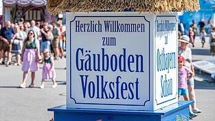Bei einem Unfall an einem Fahrgeschäft auf dem Gäubodenvolksfest sind sechs Menschen leicht verletzt worden. (Symbolbild) Bei einem Unfall an einem Fahrgeschäft auf dem Gäubodenvolksfest sind sechs Menschen leicht verletzt worden. (Symbolbild)