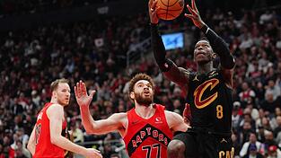 Dennis Schr&ouml;der (r.) kam f&uuml;r die Cleveland Cavaliers in Toronto wieder von der Bank.