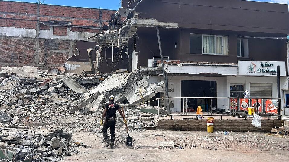 Das Gebäude der Bäckerei 'Quinta Pan' ist bei dem Erdbeben in Kolumbien eingestürzt. Das Gebäude der Bäckerei 'Quinta Pan' ist bei dem Erdbeben in Kolumbien eingestürzt.