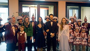 Bei der Vorstellung im Kolpinghaus: Prinzessin Vanessa mit Prinz Sebastian und Kinderprinzessin Theresa (Mitte). Bei der Vorstellung im Kolpinghaus: Prinzessin Vanessa mit Prinz Sebastian und Kinderprinzessin Theresa (Mitte).