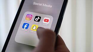Die Taliban verbieten Regierungsangestellten die Nutzung von Smartphones in Afghanistan. (Symbolbild)