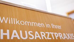 In Bayern gibt es 71 Haus&auml;rztinnen und -&auml;rzte je 100.000 Einwohner. (Symbolbild)
