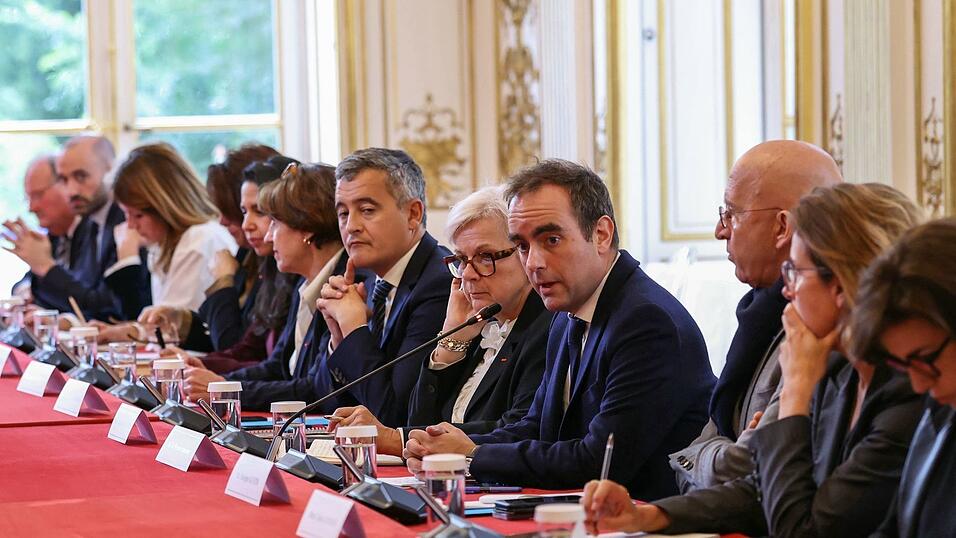 Frankreichs neue Regierung muss unter Zeitdruck den Haushalt für das kommende Jahr auf den Weg bringen. Frankreichs neue Regierung muss unter Zeitdruck den Haushalt für das kommende Jahr auf den Weg bringen.