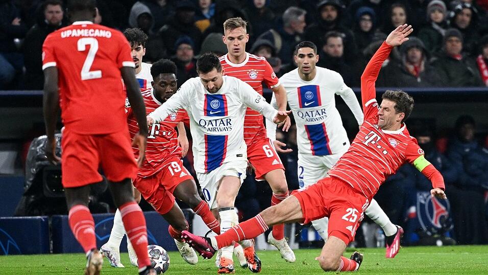 Das bislang letzte Duell zwischen Messi (Mitte) und Müller war das Achtelfinal-Rückspiel zwischen Bayern und Paris im März 2023. (Archivbild)