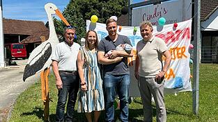 Familie Schreckenast mit B&uuml;rgermeister Josef Beham.